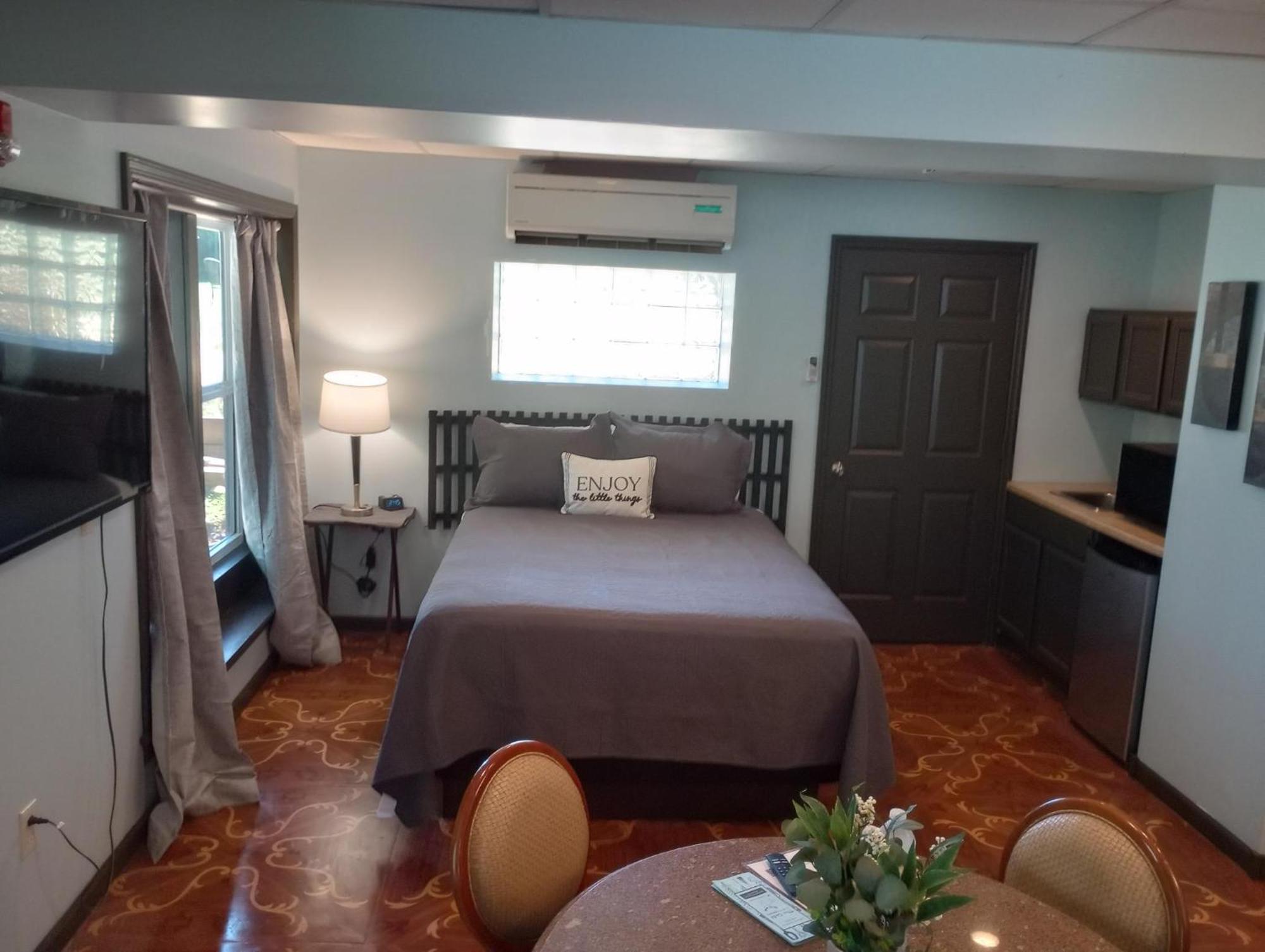 Elk River Hotel & Cafe Sutton Екстериор снимка