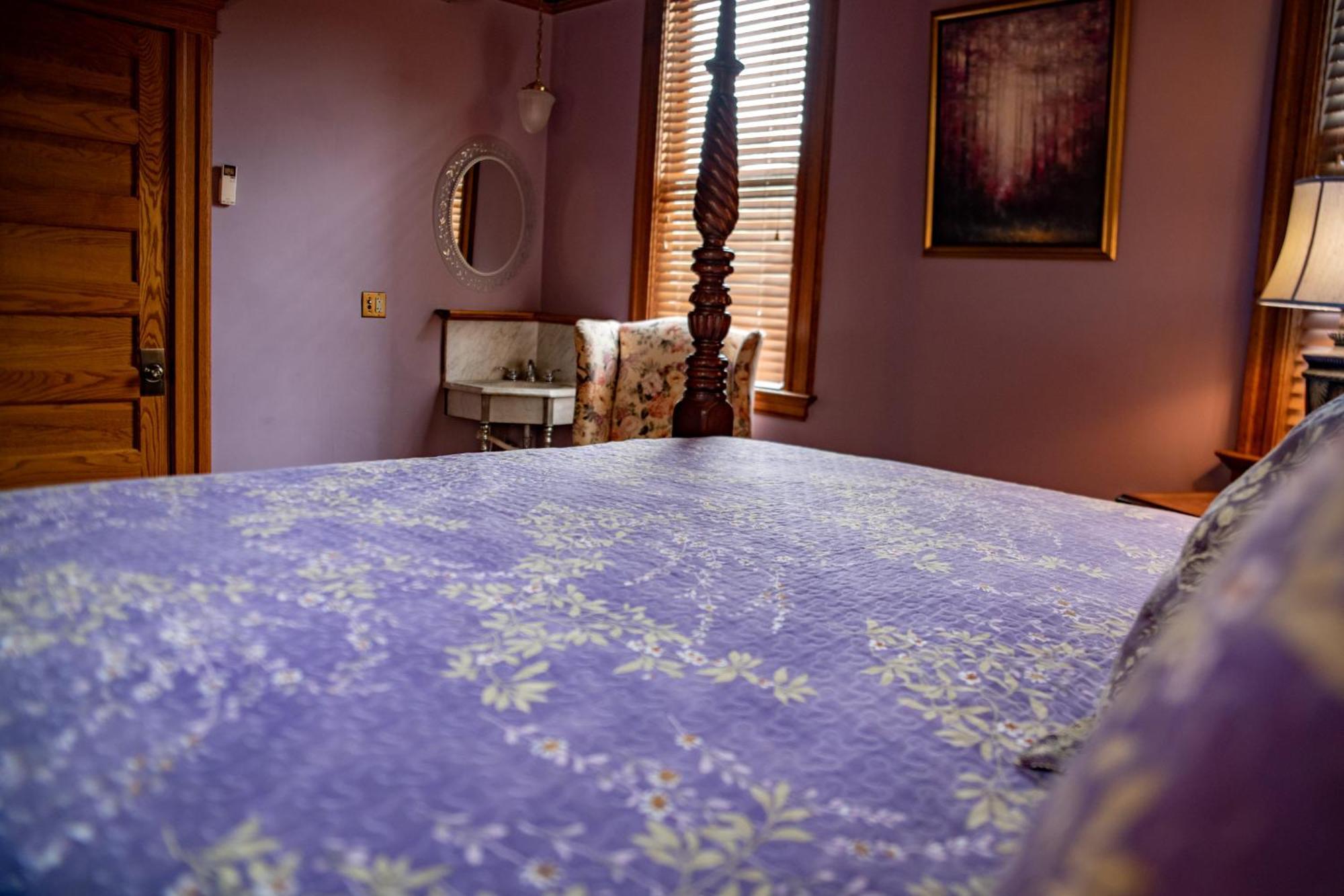 Elk River Hotel & Cafe Sutton Екстериор снимка