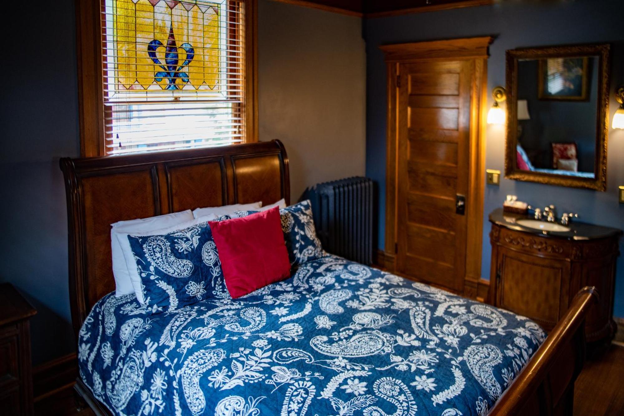 Elk River Hotel & Cafe Sutton Екстериор снимка