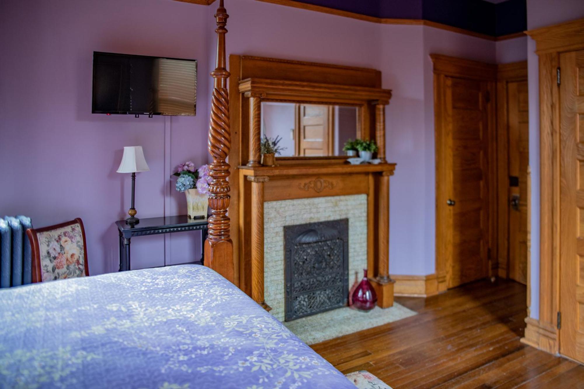 Elk River Hotel & Cafe Sutton Екстериор снимка