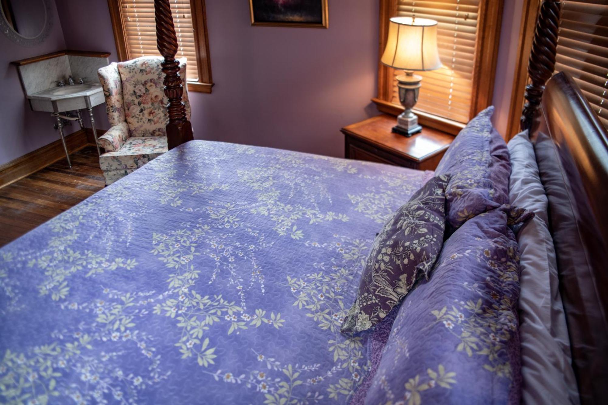 Elk River Hotel & Cafe Sutton Екстериор снимка