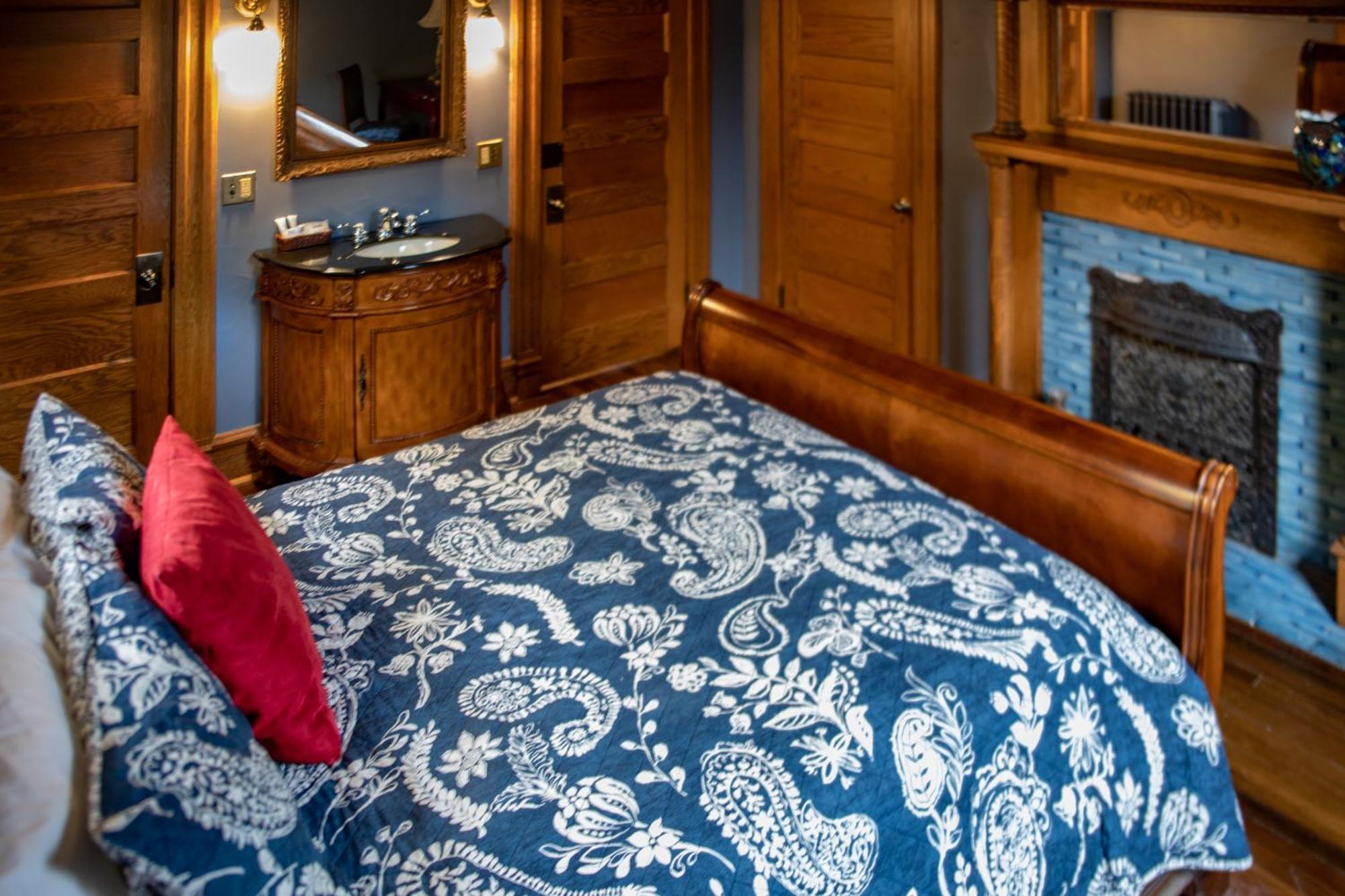 Elk River Hotel & Cafe Sutton Екстериор снимка