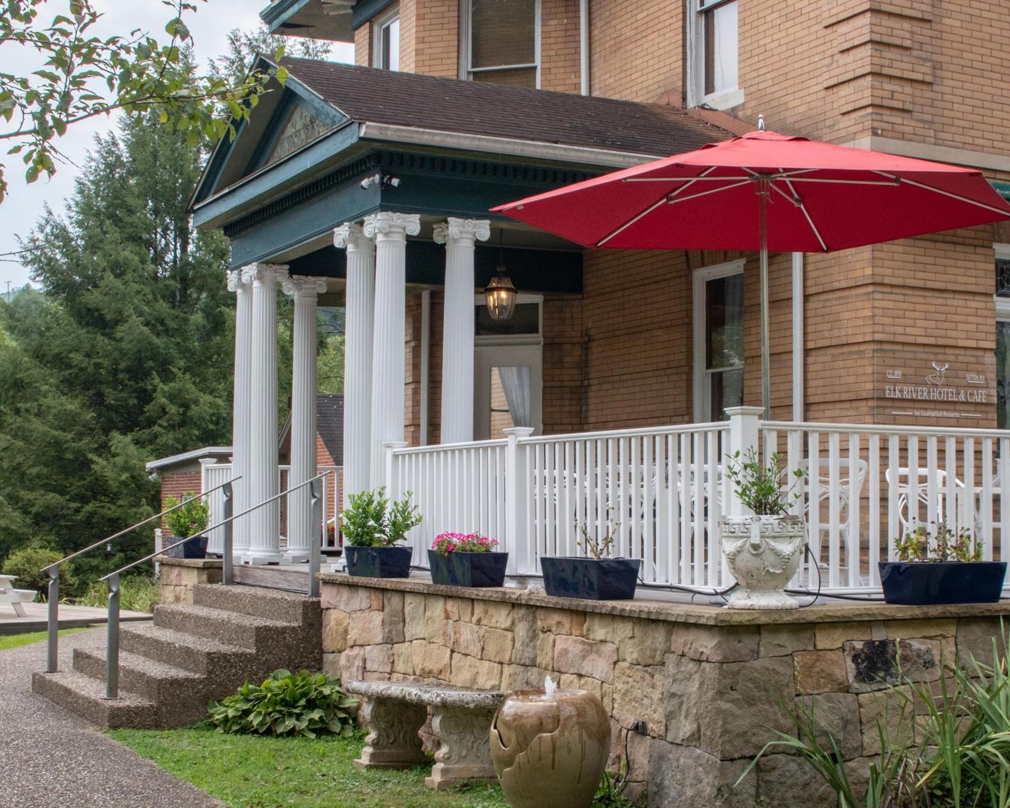 Elk River Hotel & Cafe Sutton Екстериор снимка