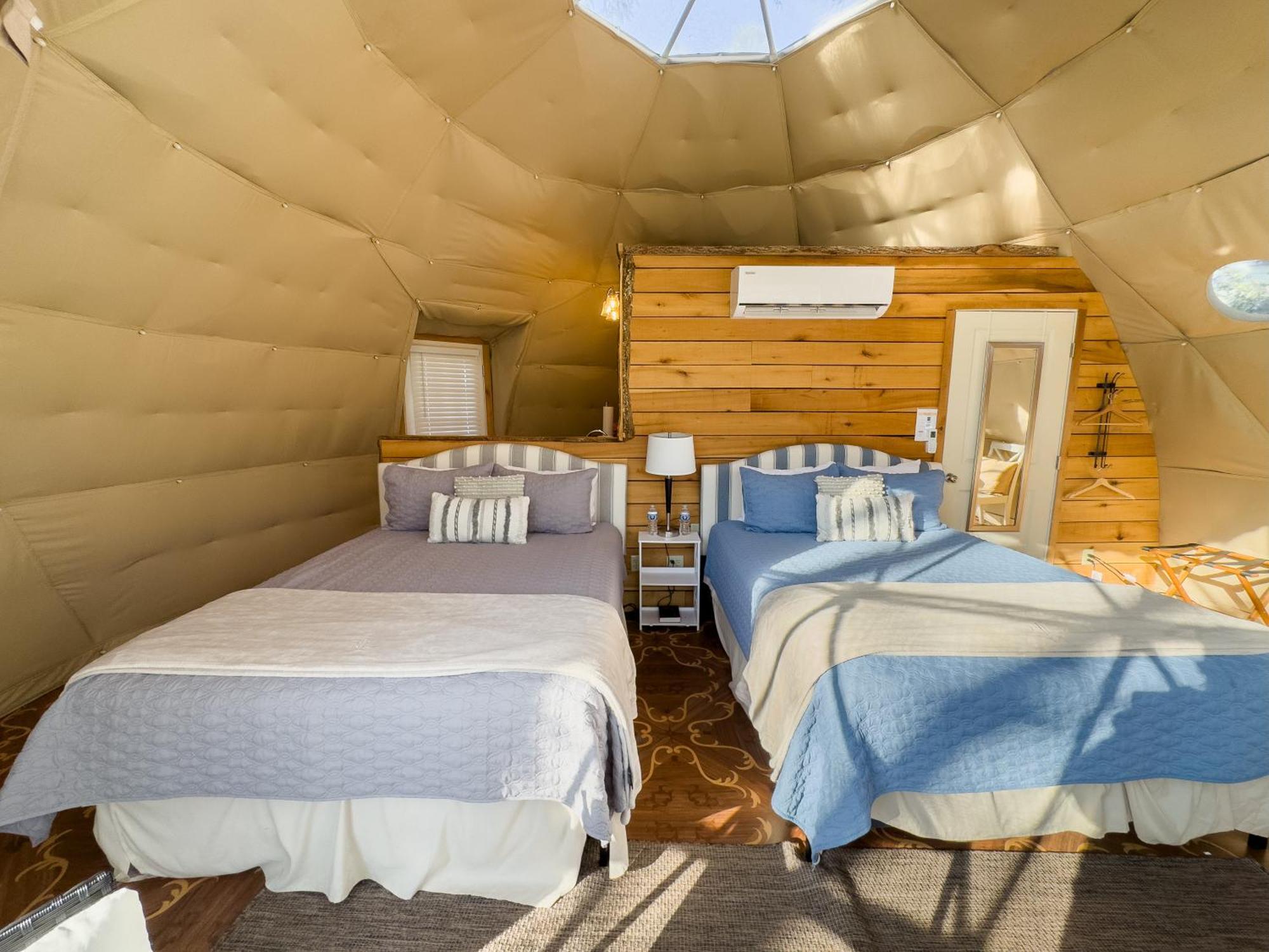 Elk River Hotel & Cafe Sutton Екстериор снимка