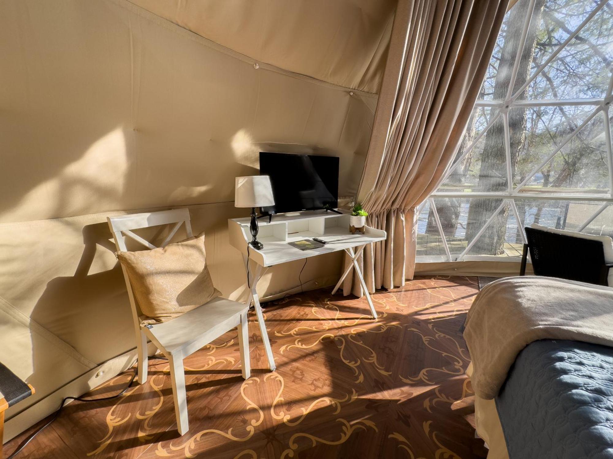 Elk River Hotel & Cafe Sutton Екстериор снимка