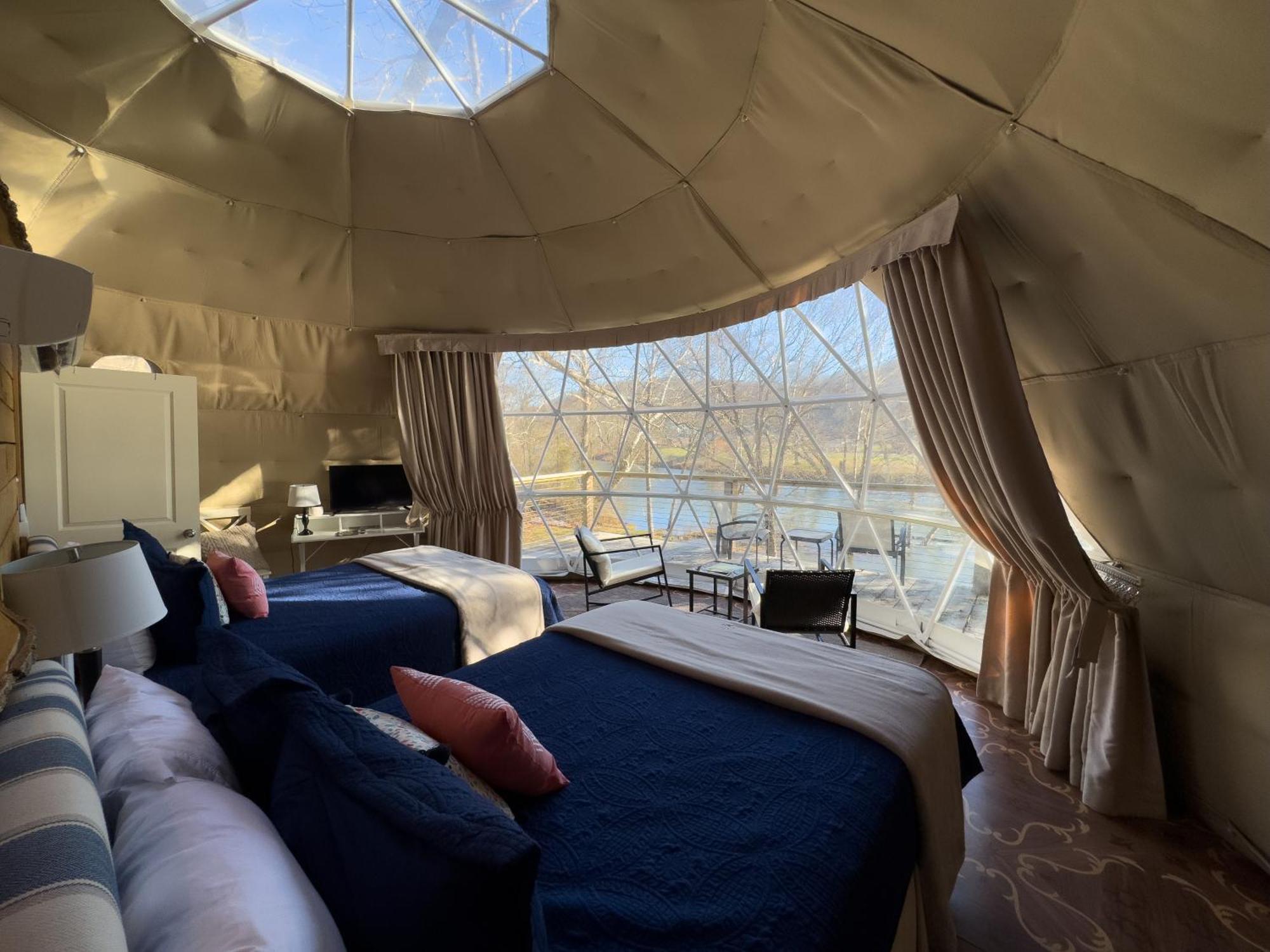 Elk River Hotel & Cafe Sutton Екстериор снимка